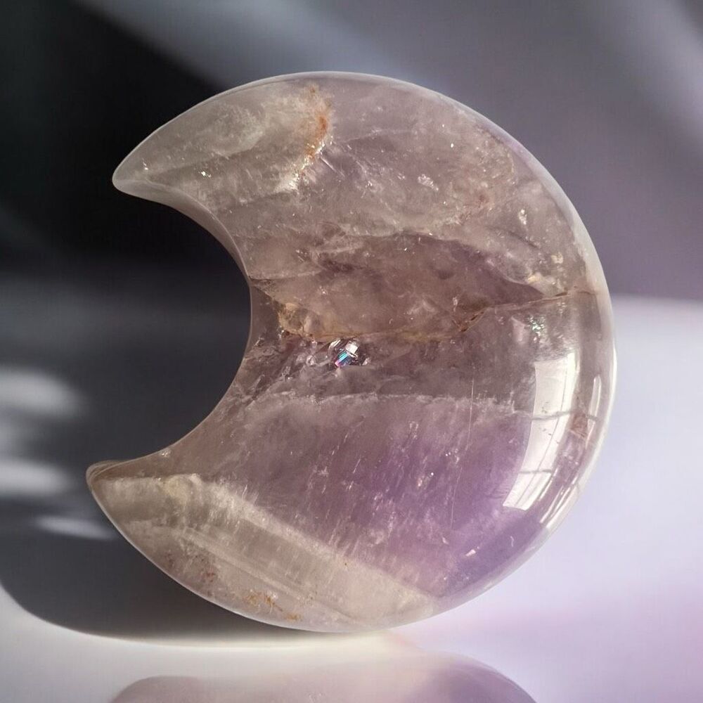 Amethyst‎ Crystal Crescent Moon Carving Meditation Stone